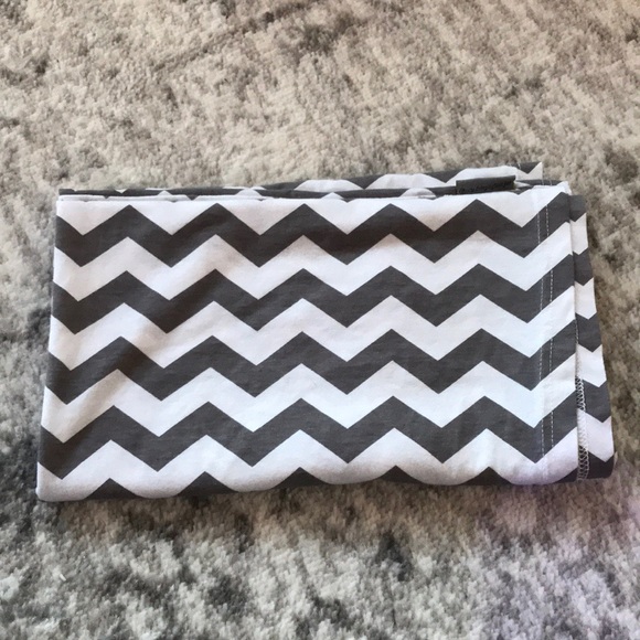 Multi-functional Itzy Ritzy Nursing Scarf - Picture 2 of 4